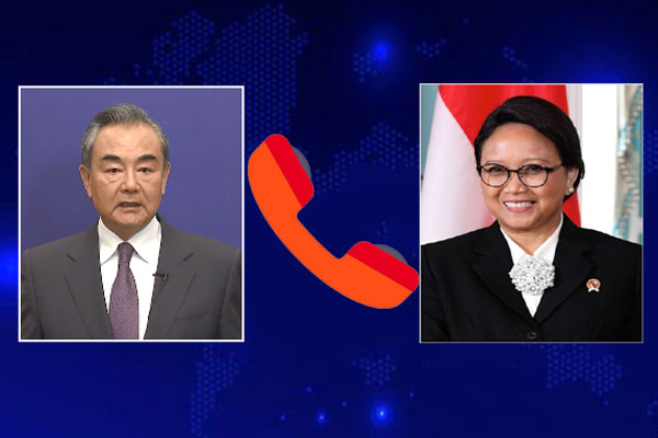 รมต.จีนและอินโดนีเซียพูดคุยผ่านโทรศัพท์