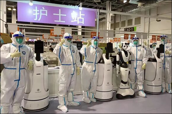 หุ่นยนต์อัจฉริยะต้านโควิด-19 ในโรงพยาบาลสนาม ของ“เซี่ยงไฮ้”