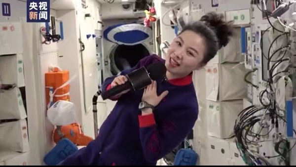 นางหวัง ย่าผิง นักบินอวกาศจีนมีงานอดิเรกอะไรบ้างในสถานีอวกาศ