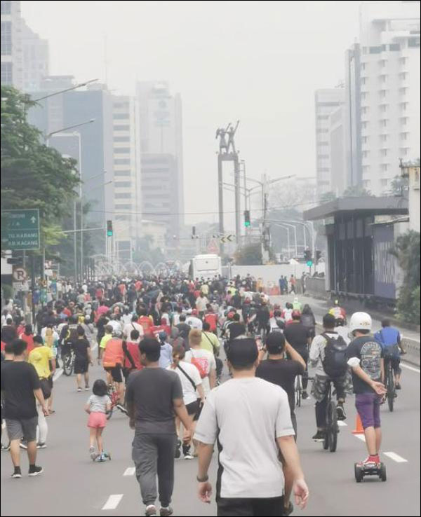โควิดอินโดนีเซียผ่อนคลาย จาการ์ตาจัด“ถนนคนเดิน”ให้ประชาชนออกกำลังกายพักผ่อน