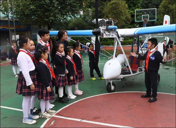 โรงเรียนในกว่างซีจัดกิจกรรมเผยแพร่ความรู้ด้านการบินและอวกาศ