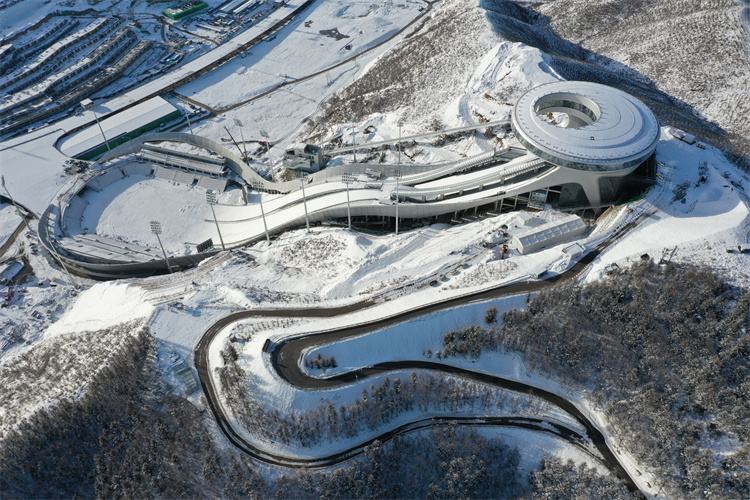 กระแสนิยมกีฬาบนหิมะและน้ำแข็งใน“จางเจียโข่ว- เมืองแห่งโอลิมปิกฤดูหนาว”