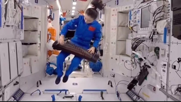 นางหวัง ย่าผิง นักบินอวกาศจีนมีงานอดิเรกอะไรบ้างในสถานีอวกาศ