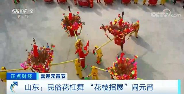 ชาวจีนฉลองเทศกาลตรุษจีนปีขาลอย่างสนุกสนาน (3)