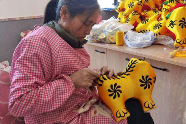 ตุ๊กตาเสือผ้าปักมณฑลซานซี มรดกภูมิปัญญาจีน