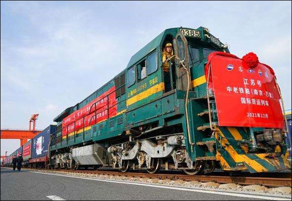 จีนส่งสิ่งของช่วยเหลือลาวผ่านทางรถไฟจีน-ลาว