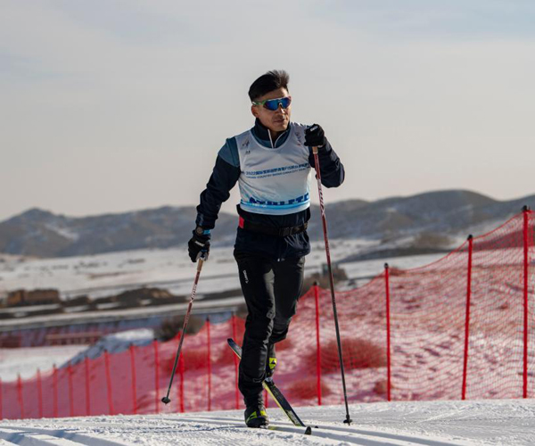 จากนักปั่นจักรยานสู่นักสกี หนุ่มซินเจียงได้สิทธิ์แข่งโอลิมปิกฤดูหนาว