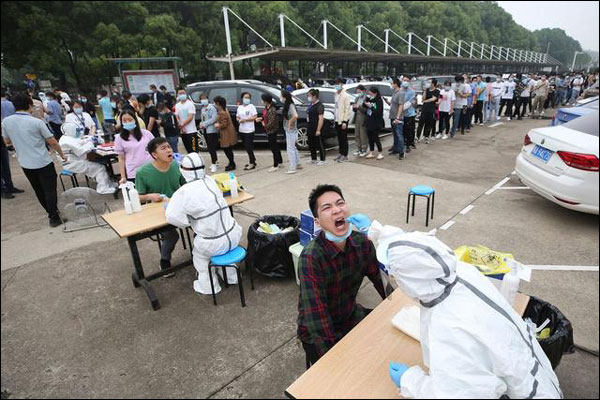 บลูมเบิร์กชี้จีนยืนหยัดขจัดการระบาดของโควิดลงเป็นศูนย์ยิ่งนานยิ่งนำมาซึ่งประโยชน์แก่ทั่วโลก