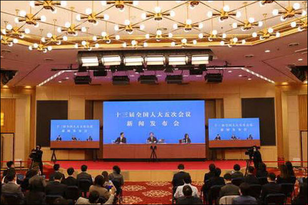 การประชุมครั้งที่ 5 ของสภาผู้แทนประชาชนแห่งชาติจีน ชุดที่ 13 จัดแถลงข่าว